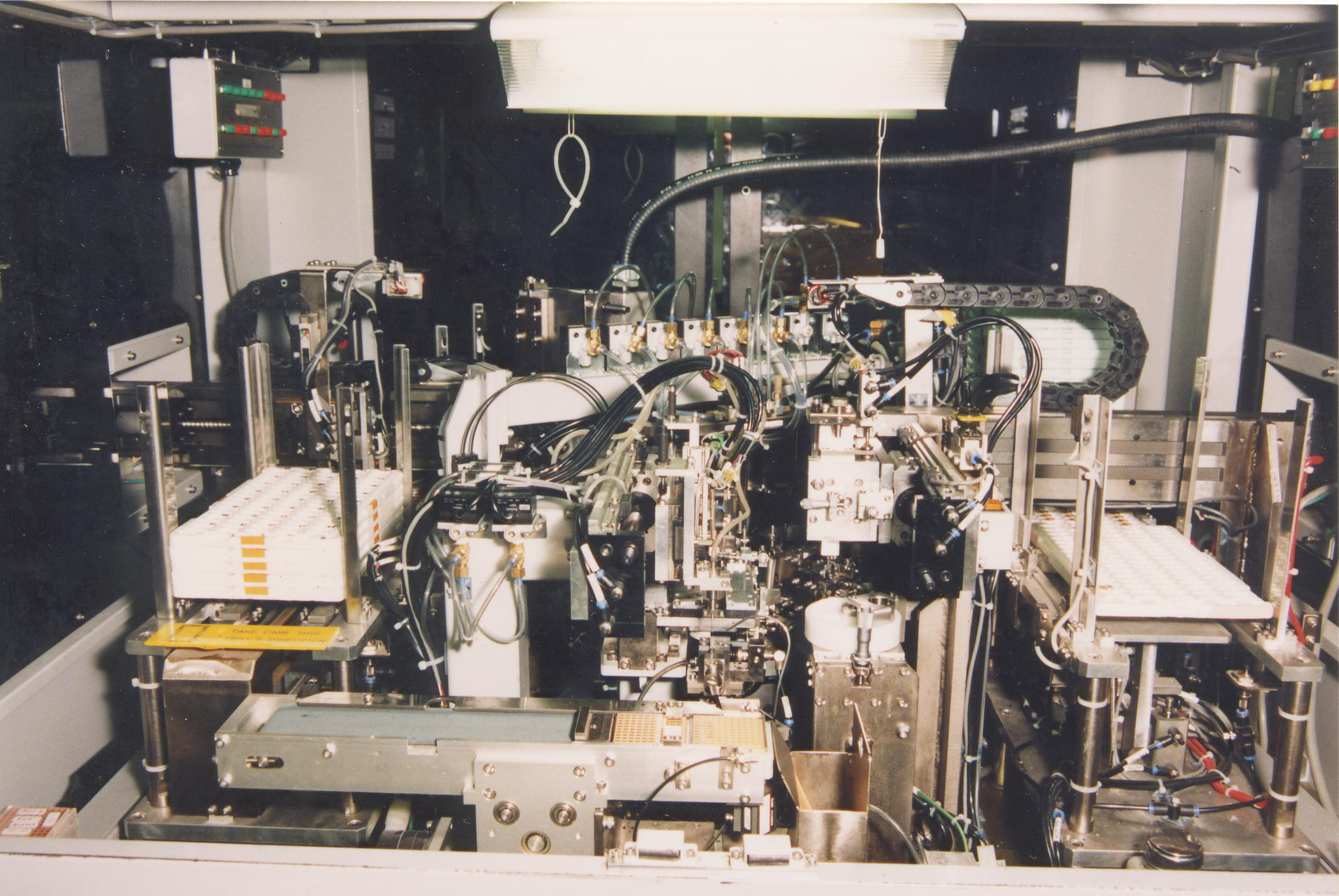 Einzelkopf-Klebeautomat